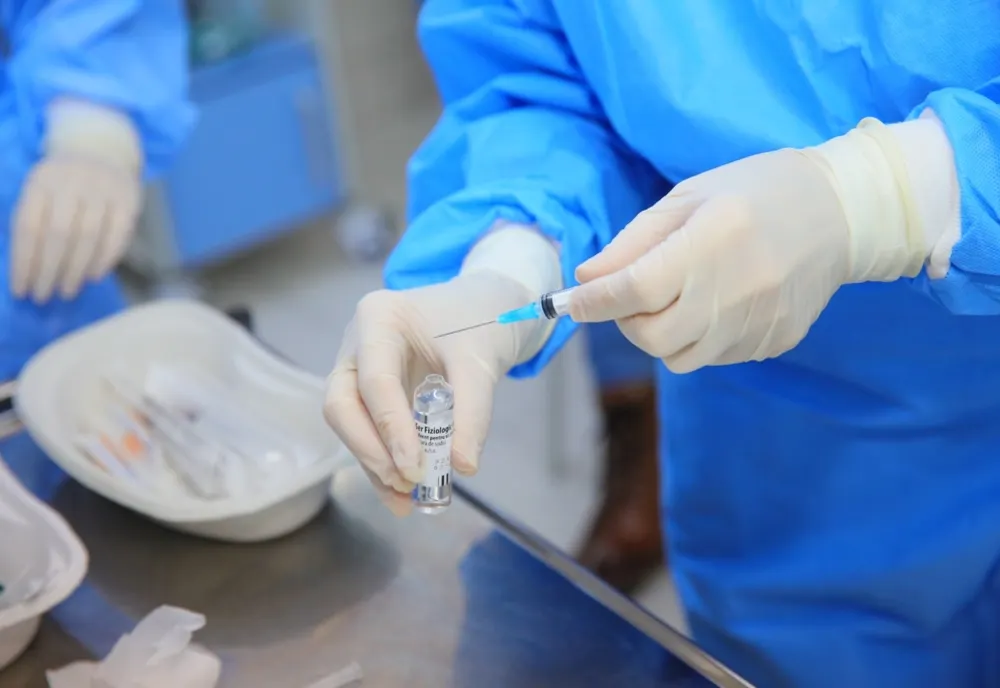 Încă o tranşă de vaccin Pfizer BioNTech sosește luni în țară. Cele mai puține, pentru județele din vestul țării