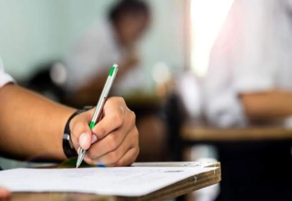 Peste 2.000 de elevi din clasele a VIII-a vor participa la simularea evaluării naţionale în județul Hunedoara