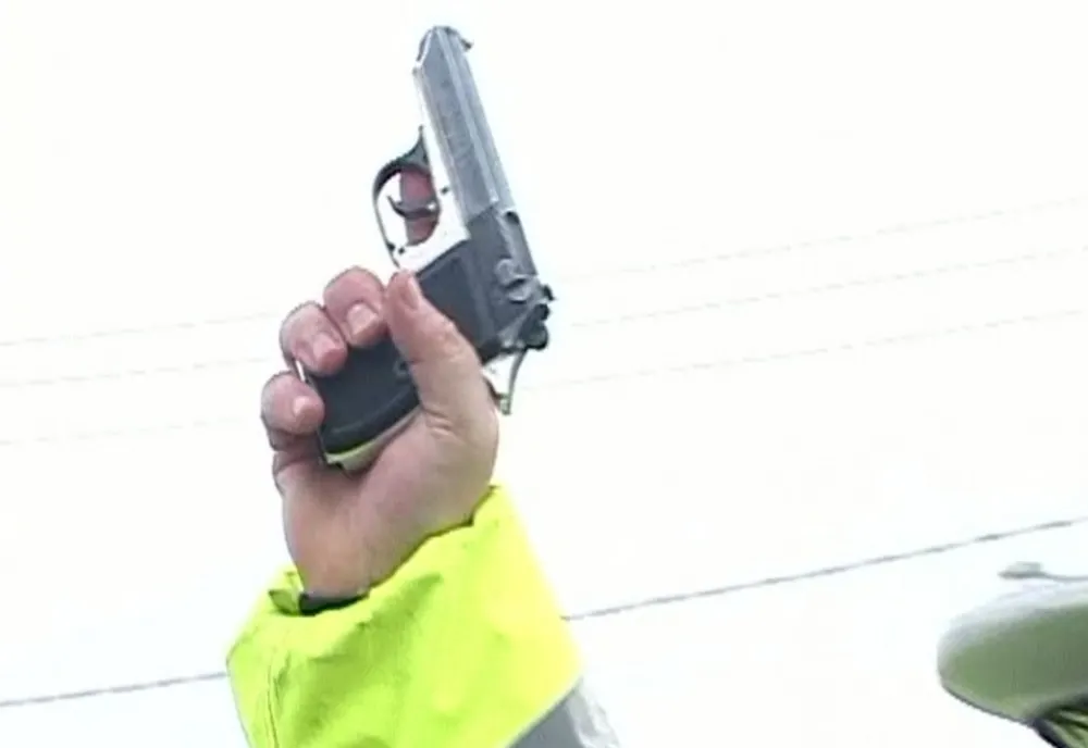 Fugar oprit cu focuri de armă