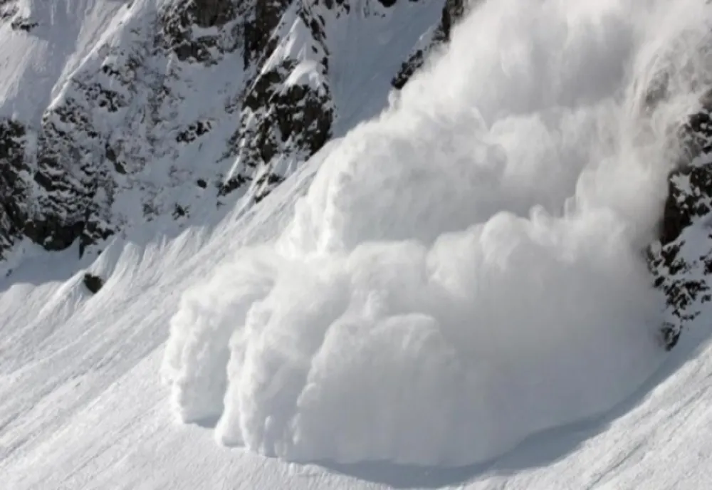 Risc de avalanşă în masivele Retezat şi Parâng