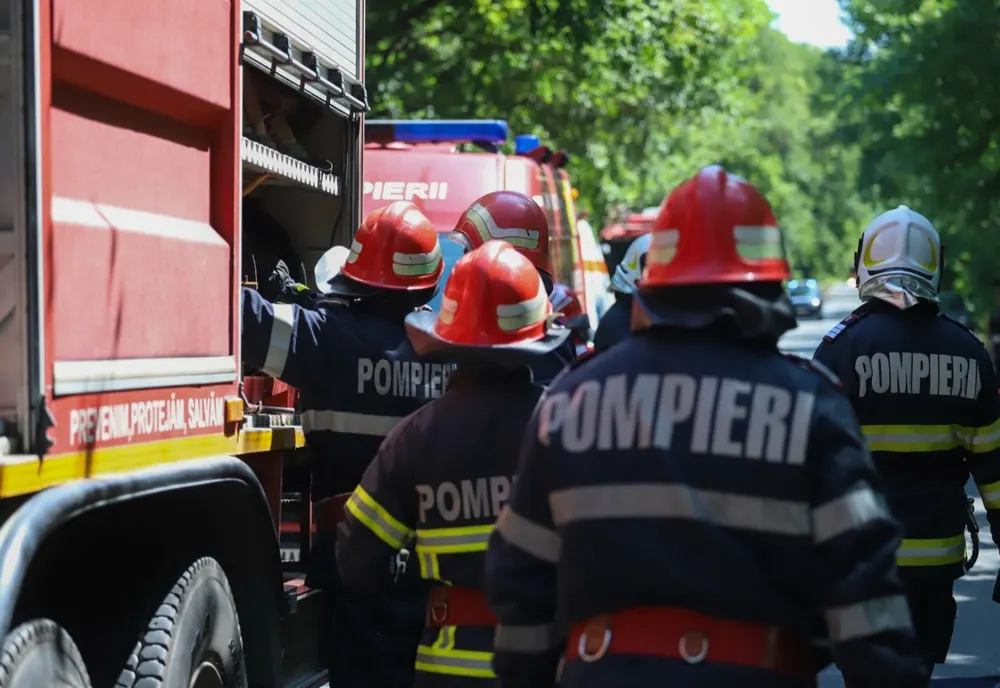 Incendiu într-o locuință din Deva. Două pesoane intoxicate cu fum