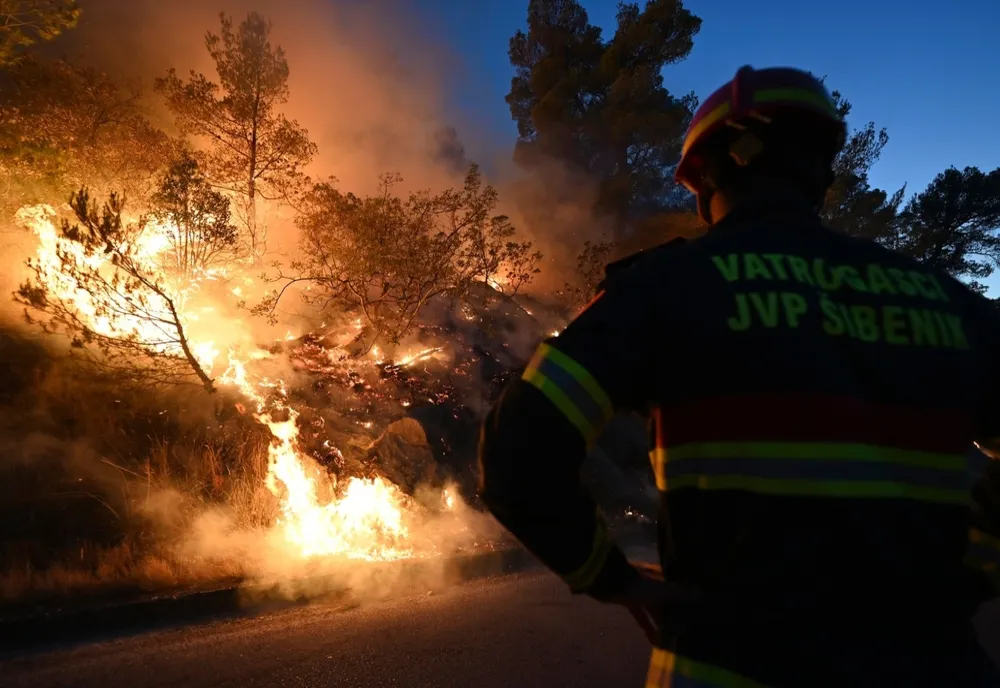 Incendii devastatoare în Croația. Zeci de case au fost distruse de flăcări - FOTO&VIDEO