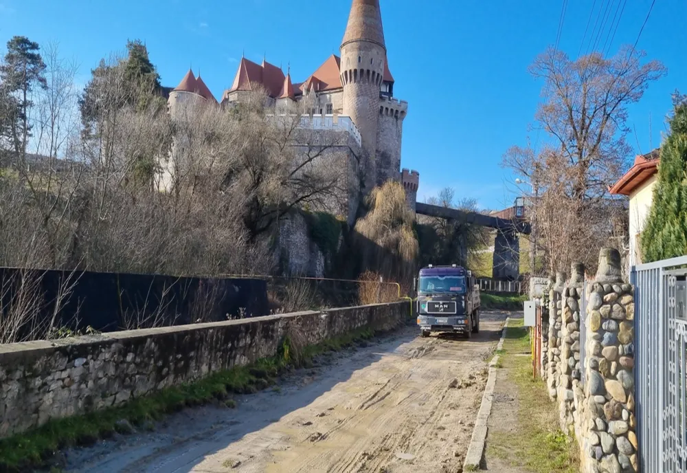 Strada Castelului se reamenajează, după 70 de ani