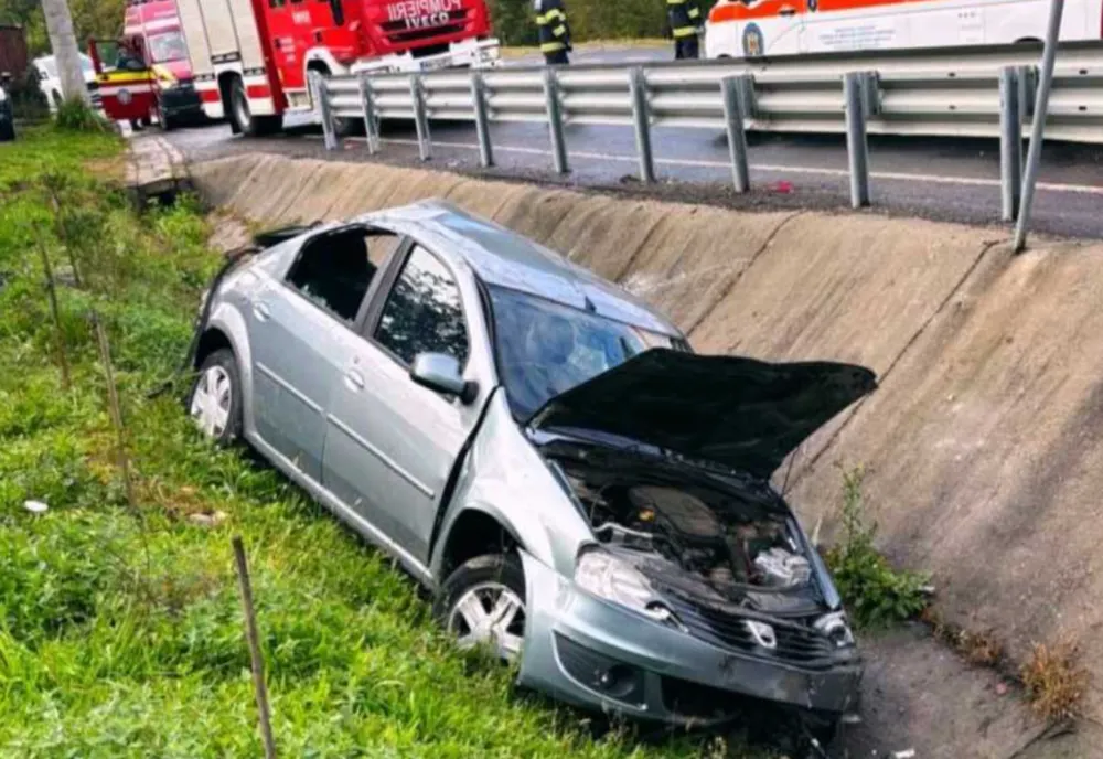 TREI PERSOANE RĂNITE ÎNTR-UN ACCIDENT RUTIER PE DN 76, ÎN HUNEDOARA