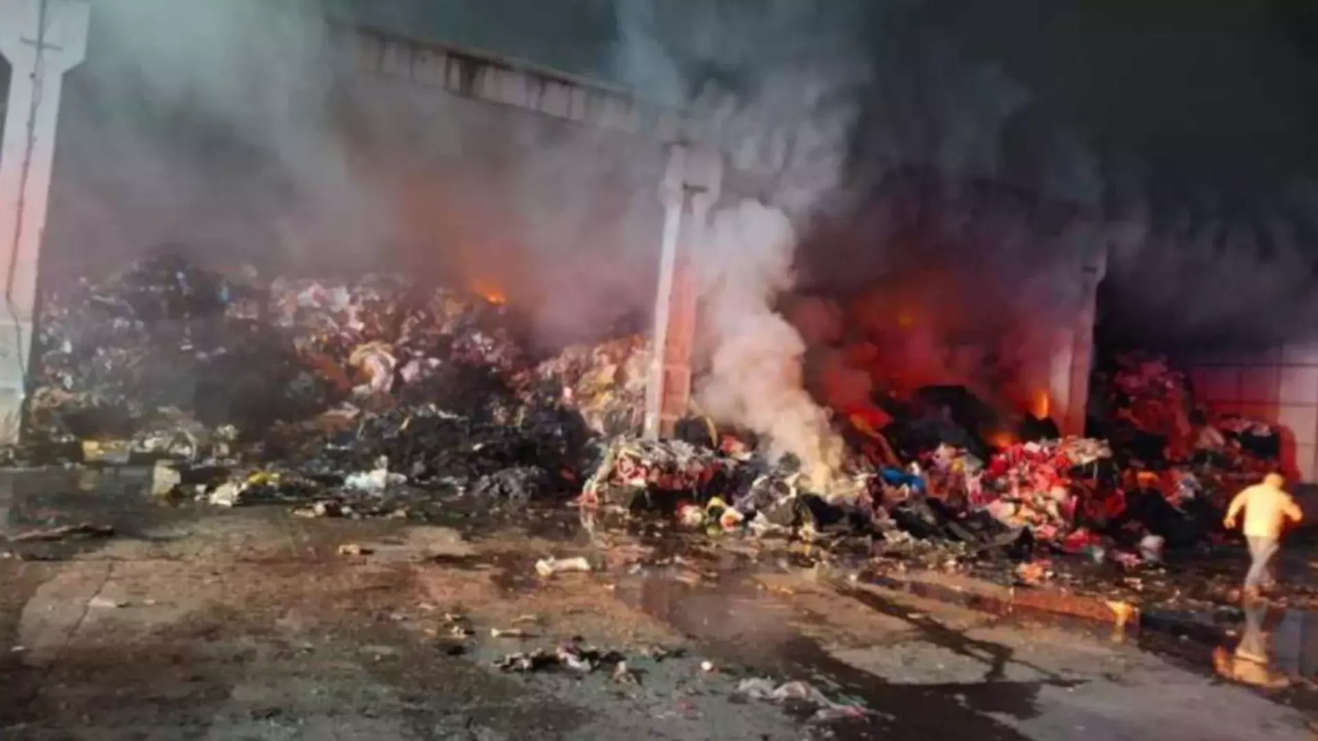 Incendiu puternic în Hunedoara