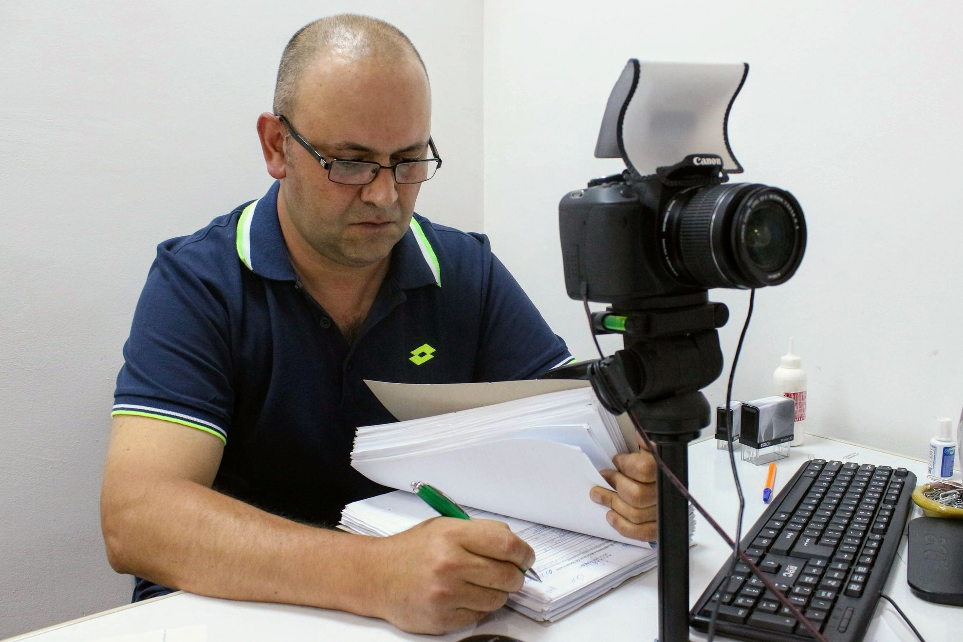 Foto Prioritate la identitate