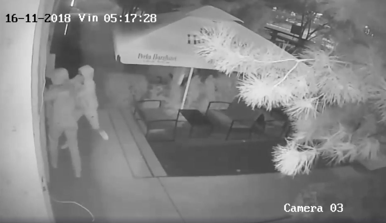 VIDEO| Spargeri în serie la mai multe cafenele din Deva. Una dintre ele, surprinsă de camerele de supraveghere