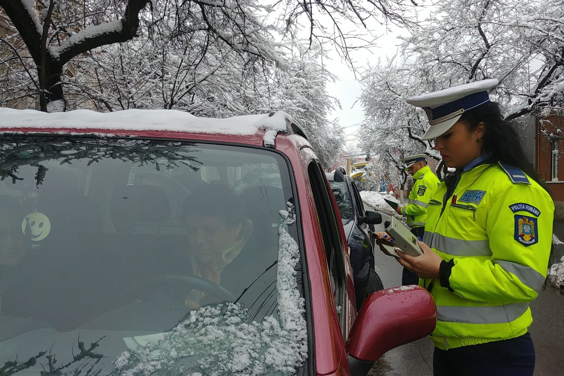 Peste 200 de polițiști hunedoreni, la datorie de Crăciun