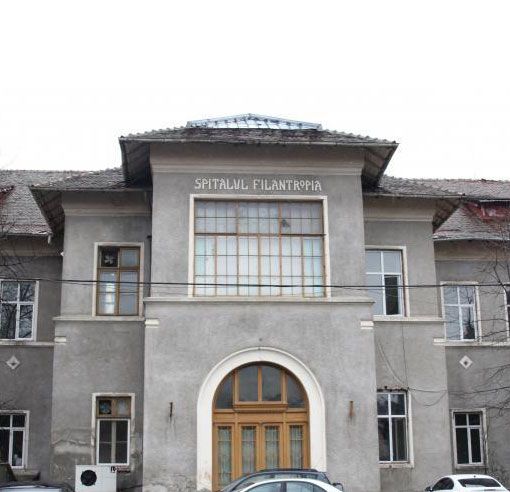 VIDEO| "Jerry” la mall-ul din Deva. Un șoricel, filmat fugind pe lângă mesele dintr-un restaurant de tip fast-food