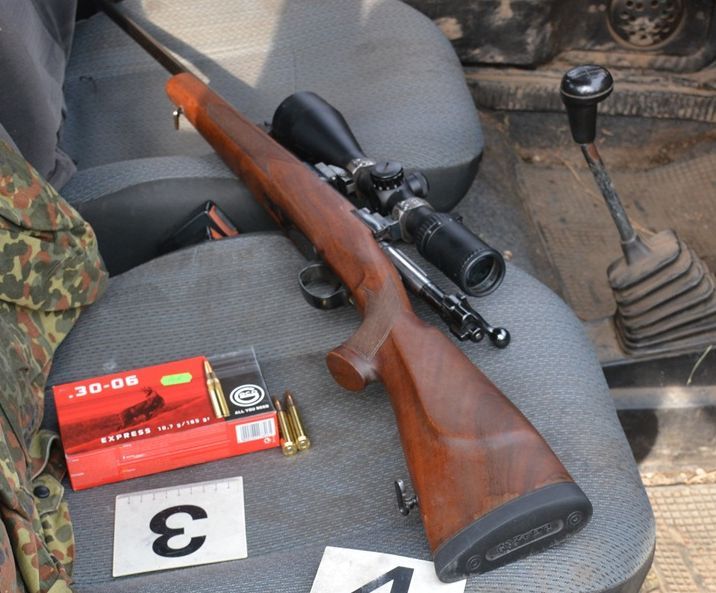 Hunedorean anchetat pentru braconaj. Oprit în trafic de poliţişti, bărbatul avea o armă cu glonţul pe ţeavă