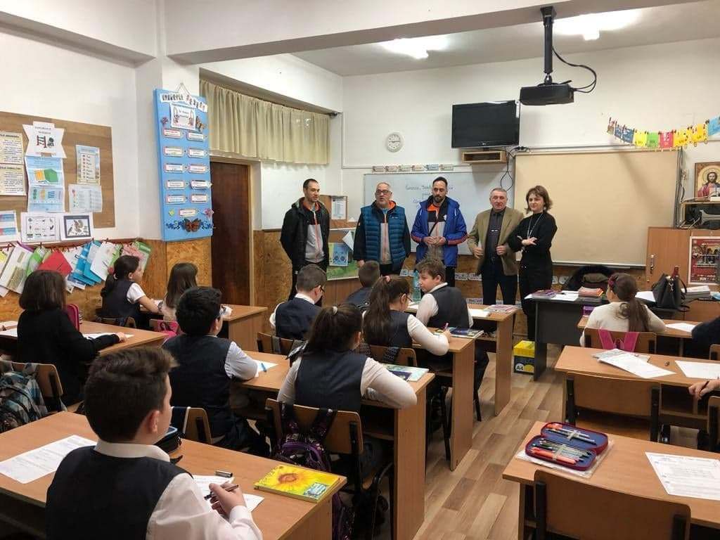 Grup sanitar renovat la Piața Obor din Hunedoara