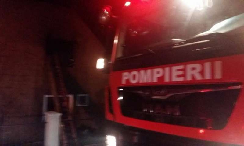 Bătrână de 93 de ani, moartă după ce focul i-a cuprins locuinţa. Femeia stătea într-o căsuţă de doar de cinci metri pătraţi