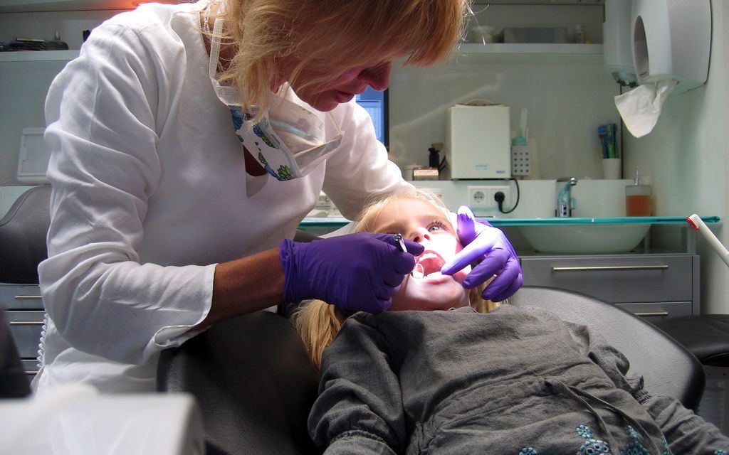 „Ziua Mondială a Sănătăţii Orale”| Incidența cariei dentare în rândul școlarilor, în creștere