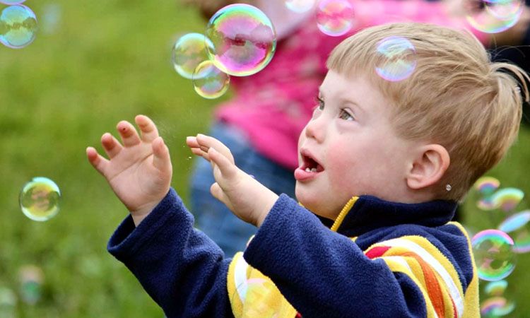 Astăzi este „Ziua Mondială a Sindromului Down”. 67 de copii și tineri din județ, diagnosticați cu această boală