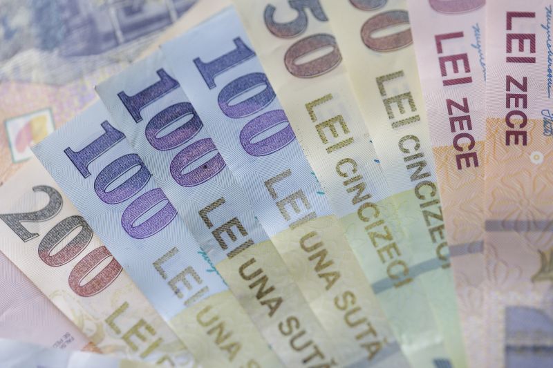 Banii pentru bursele elevilor din Deva ajung în contul școlilor