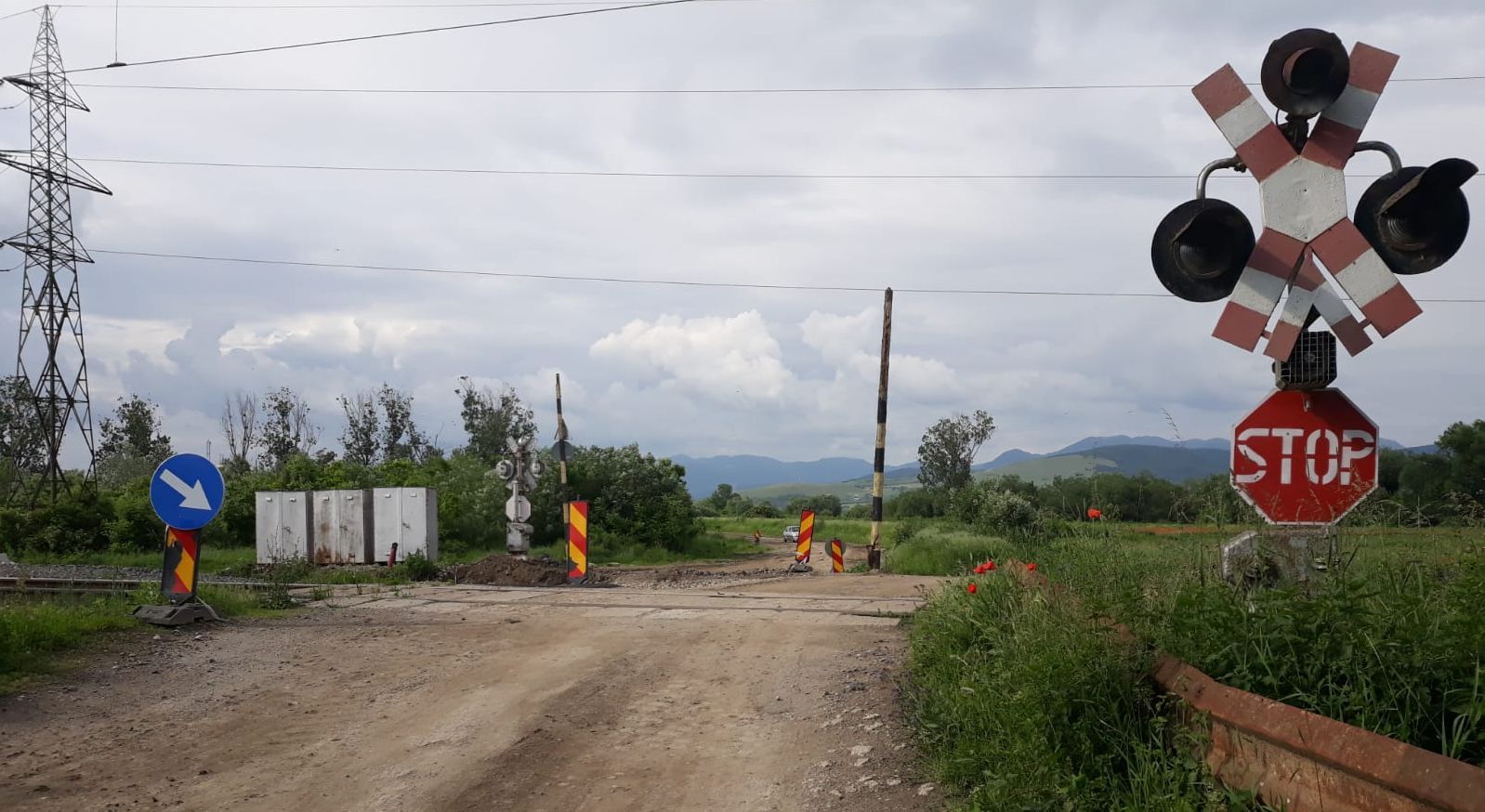 Foto trecere nivel calea ferata Valea Cernei