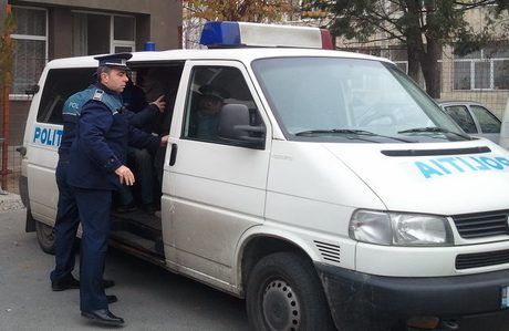 Hunedoreni, acuzați de trafic de persoane și proxenetism de autoritățile din Franța