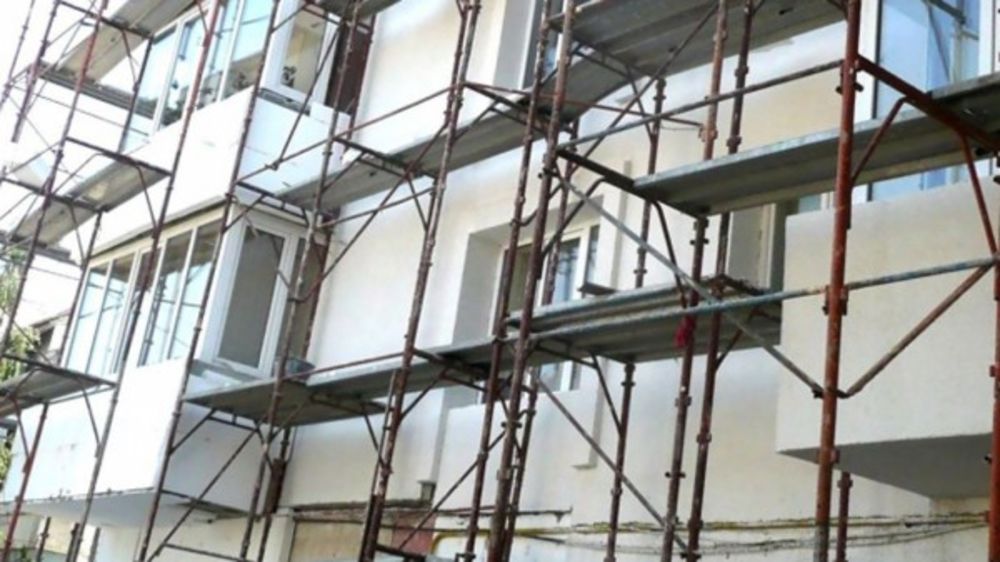 Autoritățile locale de la Petroșani nu găsesc constructor pentru anveloparea imobilelor