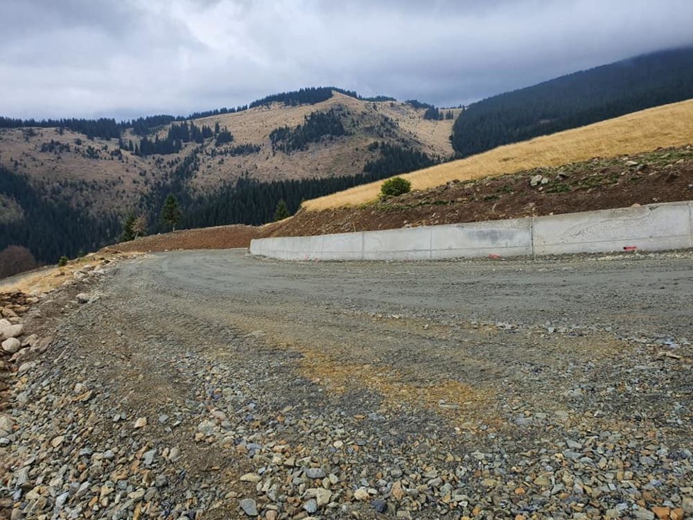 Drumul din Parâng pregătit pentru primul strat de asfalt