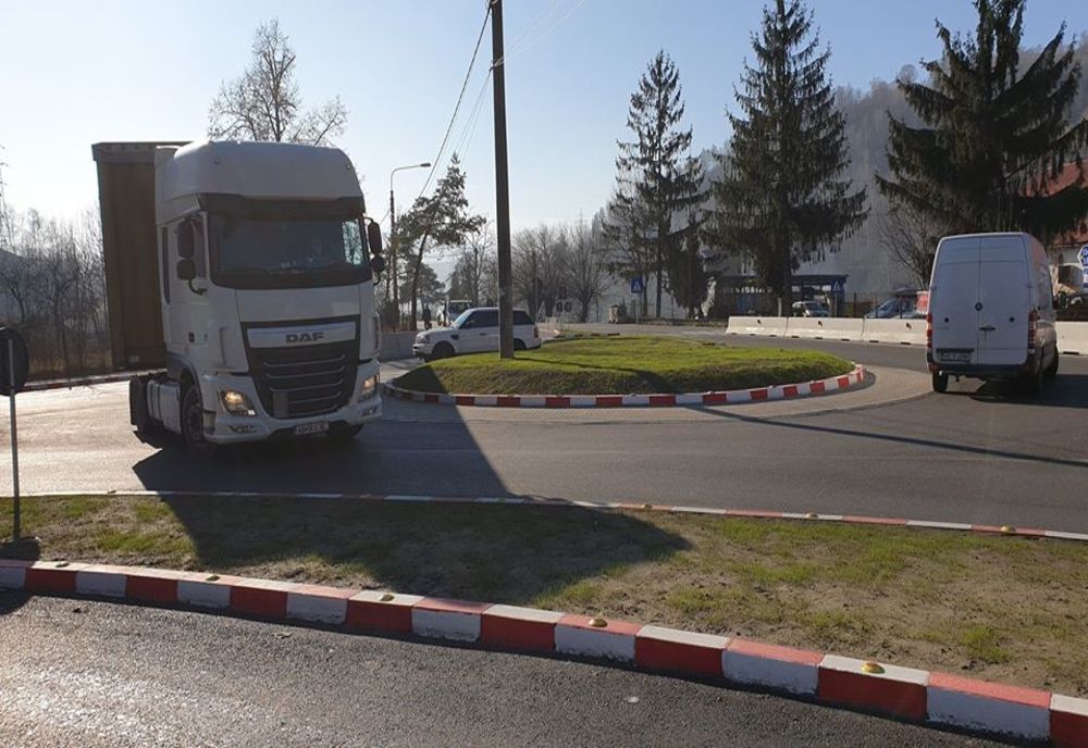 Sens giratoriu în cea mai periculoasă intersecție de pe DN 66