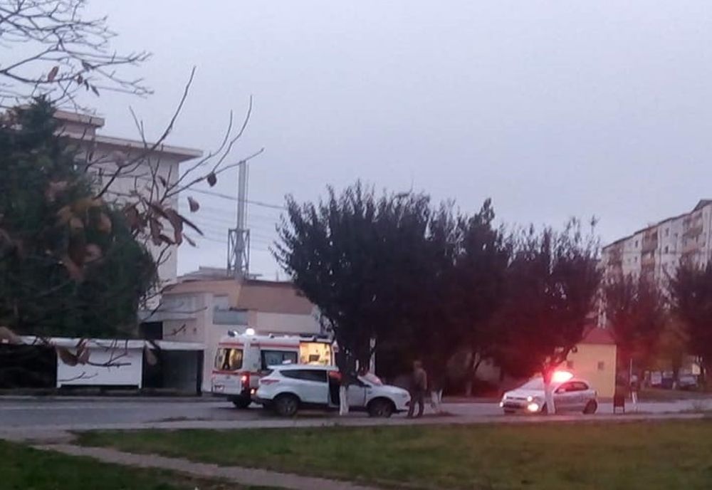 Azi dimineață, la Hunedoara. Femeie lovită de o mașină în timp ce traversa strada regulamentar