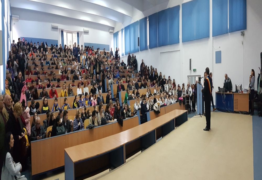  Elevi și sportivi de elită din Hunedoara, premiați de autoritățile locale