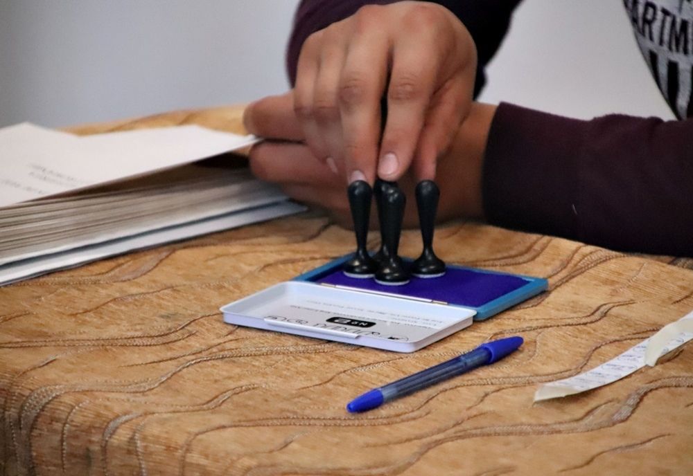 13 secții de votare cu prezență de peste 100 %