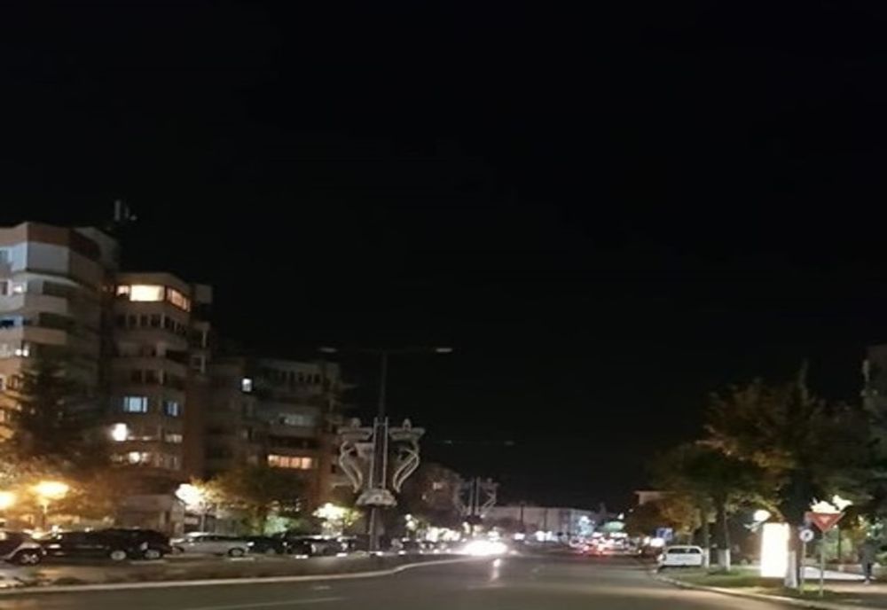 Beznă pe unul dintre cele mai importante bulevarde din Deva. Constructorul care a reabilitat artera, chemat să rezolve problema pe cheltuiala sa