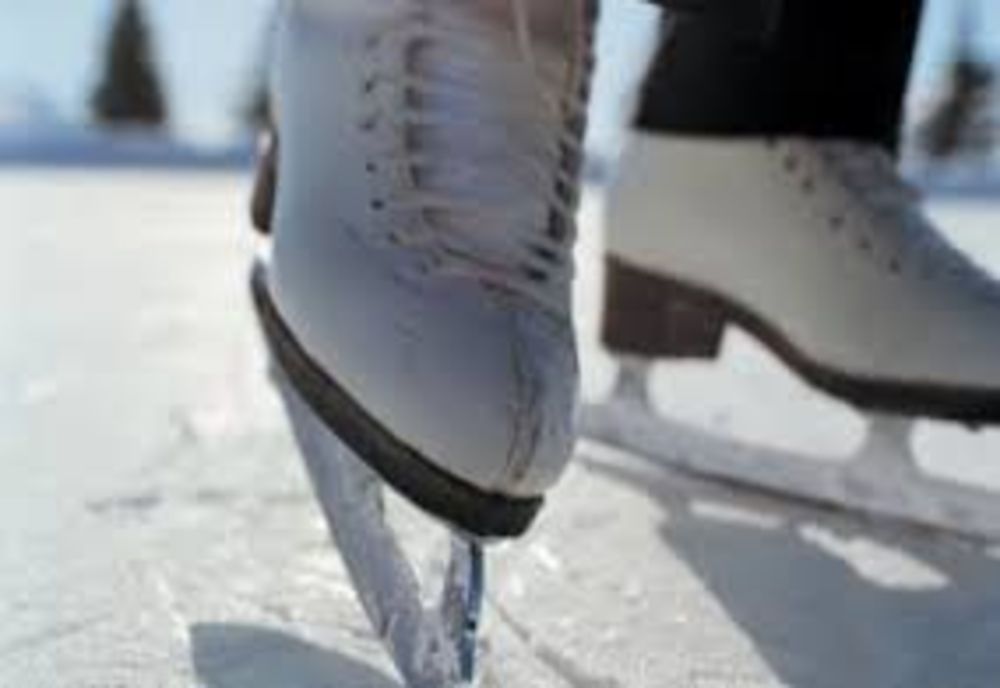 Patinoarul artificial de la Deva se deschide astazi