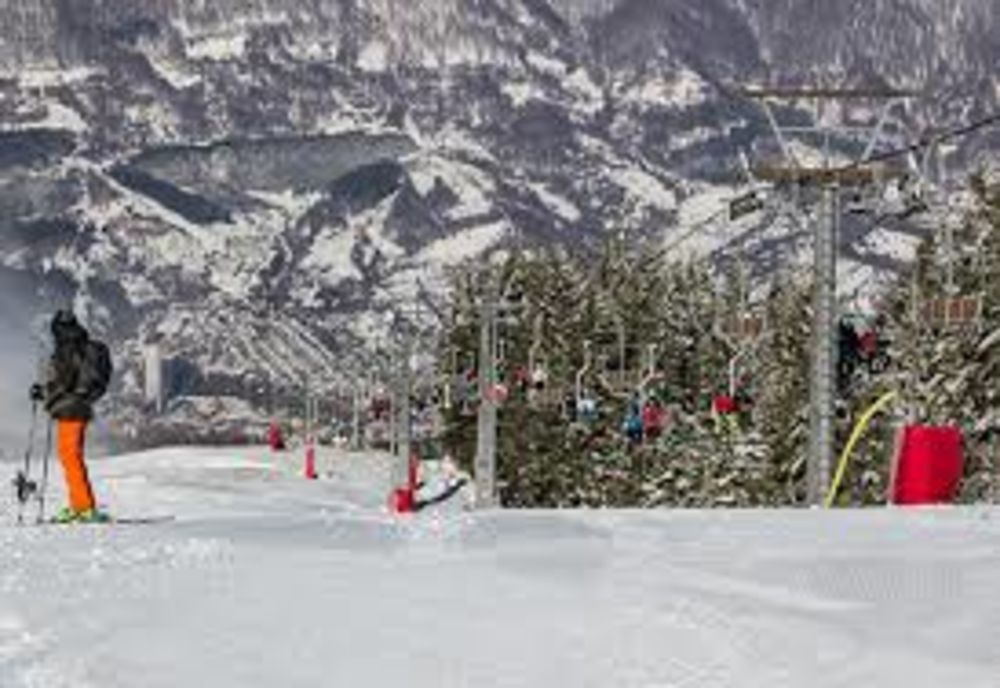 Trei mii de turiști sunt așteptați în stațiunea Straja de Revelion