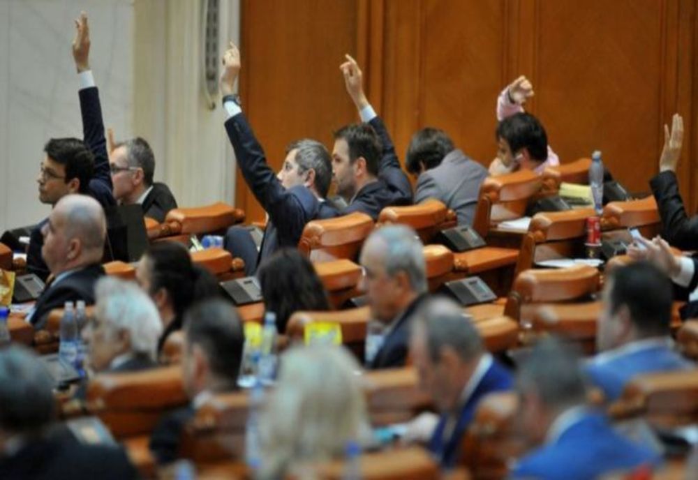 Pensiile speciale, ELIMINATE de Parlament. Ce bugetari nu vor mai lua pensie