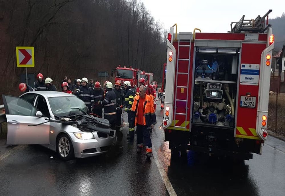 Accident grav de circulaţie pe DN 76 soldat cu 3 oameni răniţi pe raza localității Săliștoara