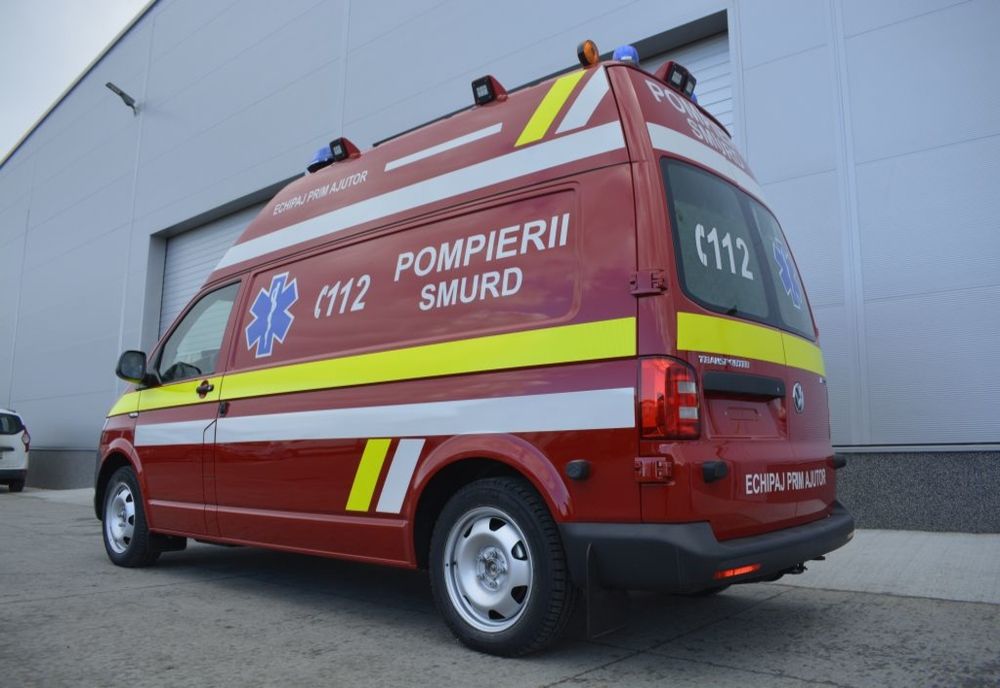 Suspect de coronavirus, ţinut cinci ore în ambulanţa SMURD; paramedicii acuză lipsa echipamentului de protecţie