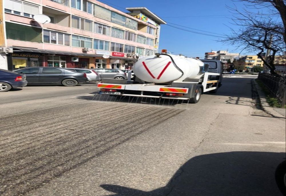 Străzile din Deva vor fi dezinfectate zilnic cu o soluție pe bază de clor