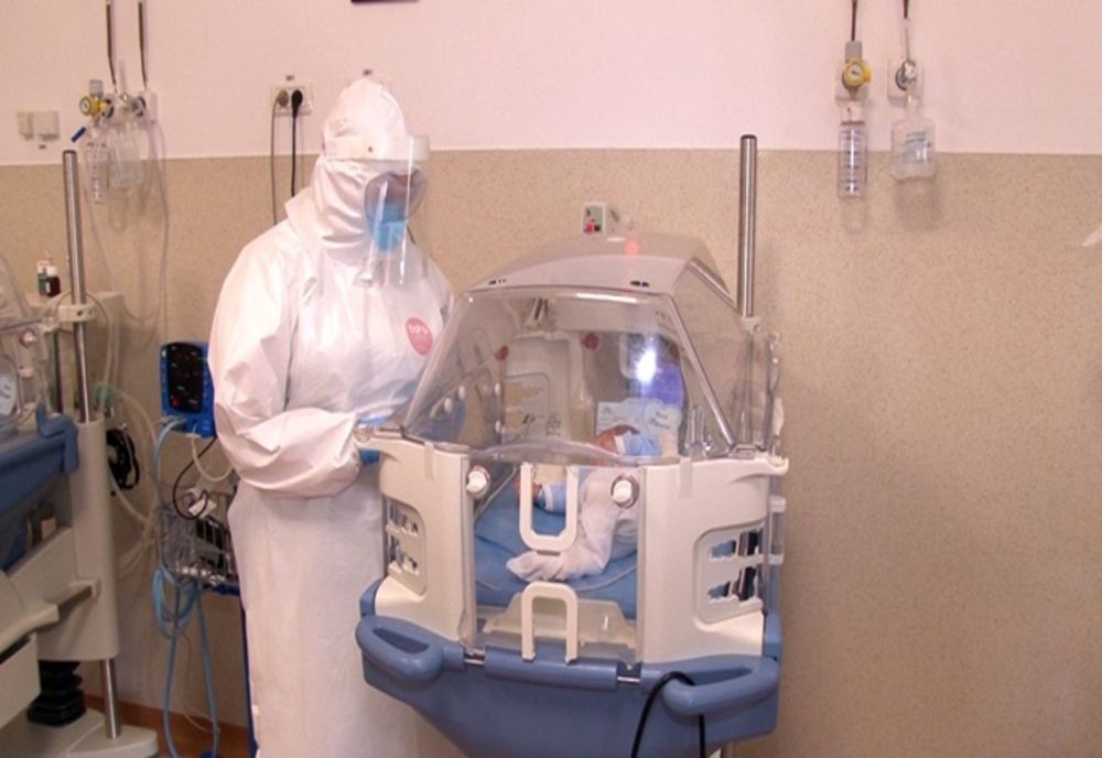 Bebeluș de doar o lună, vindecat de coronavirus