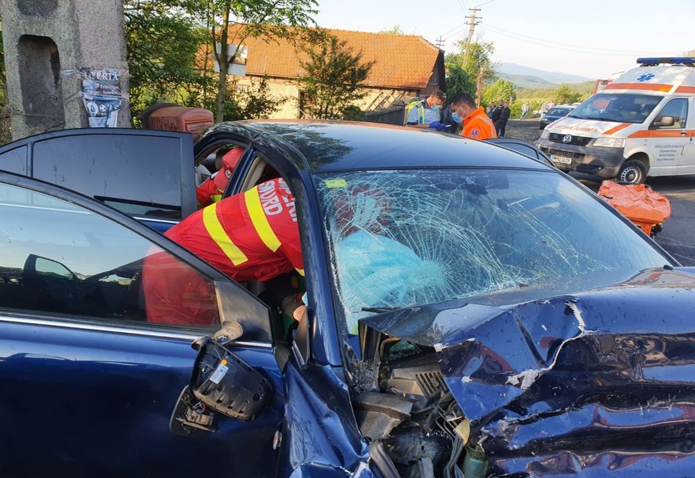Accident mortal în Timiș: o mașină a intrat într-un TIR