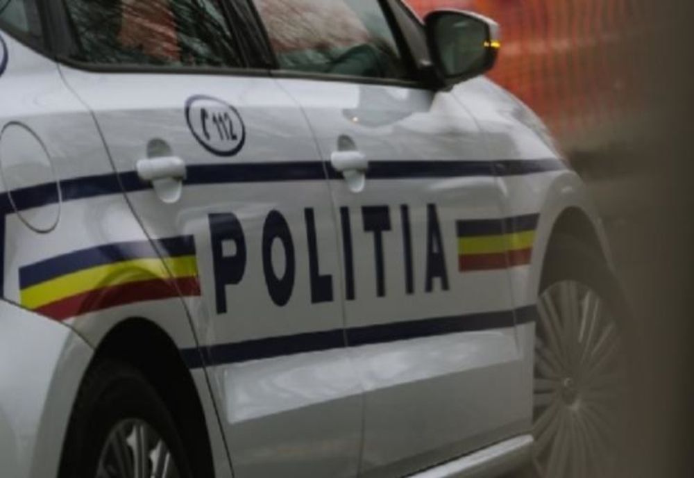 Bărbat tâlhărit pe stradă de o femeie de 63 de ani, ajutată de doi tineri