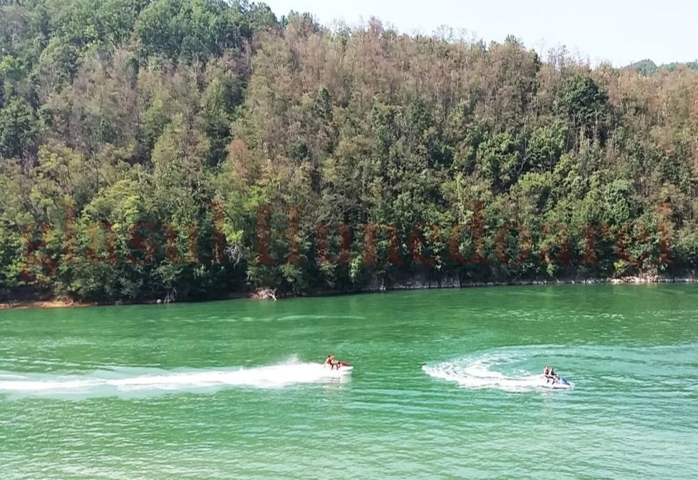 Hunedoara: Bărbat amendat cu 8.500 de lei pentru că nu a lăsat polițiștii să intre într-un complex turistic