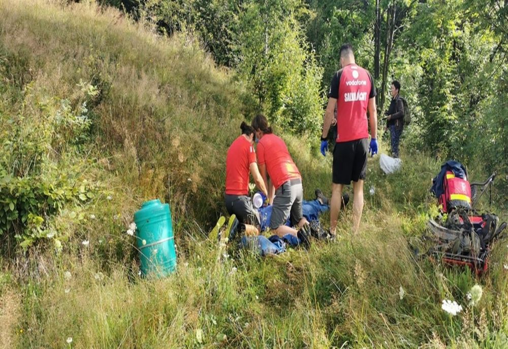 Acțiune contracronometru cu final tragic: a murit la cules de prune