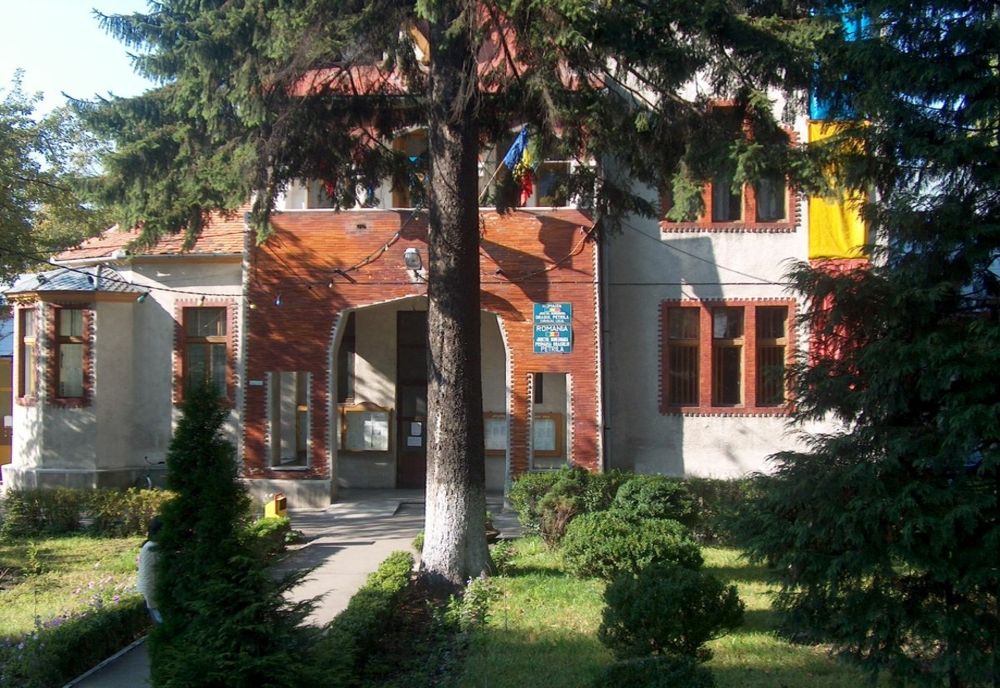 Număr mare de cazuri de coronavirus în Petrila. Angajat al primăriei, depistat pozitiv