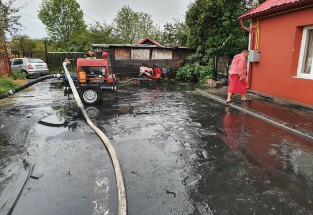 Localități din 7 județe, între care și Hunedoara, afectate de ploi și vânt