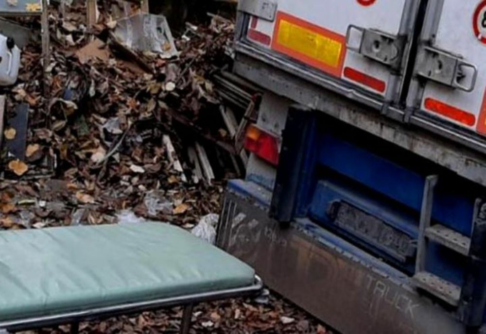 Acuzații grave din partea unei familii de hunedoreni: un bărbat mort de coronavirus, ținut într-o remorcă din spatele unui spital timișean