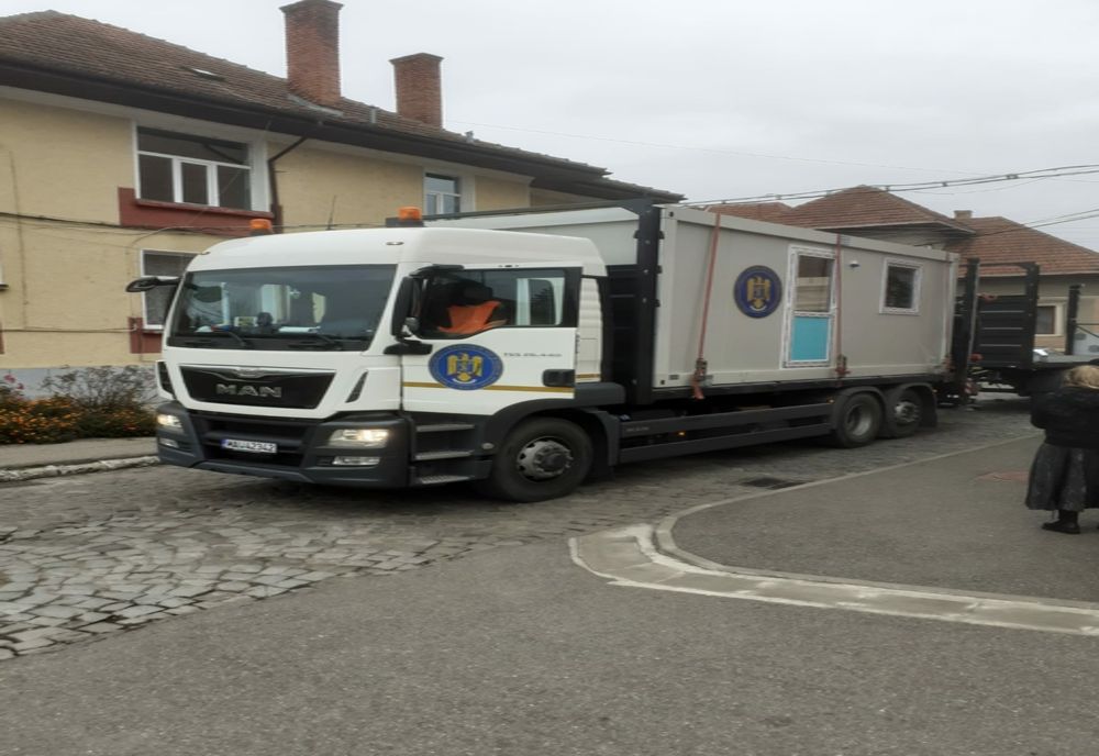 Containere în locul corturilor, pentru zona de triere a pacienților cu coronavirus