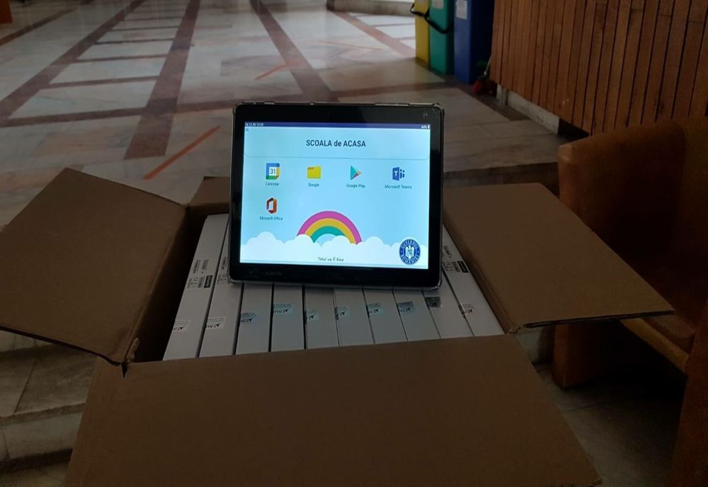 Tablete pentru elevii din județul Hunedoara
