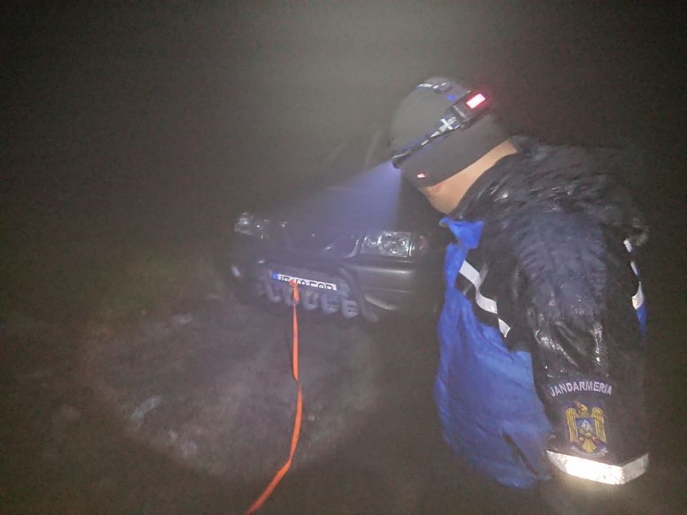 Turisti hunedoreni, salvați de jandarmii montani