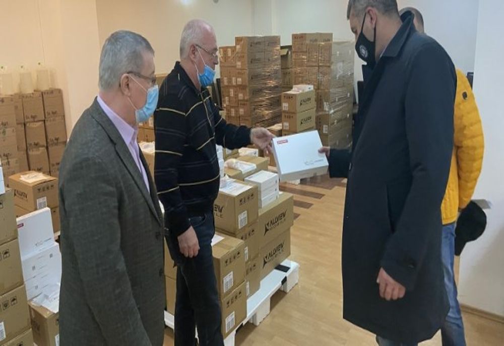 Peste 2400 de tablete pentru elevii hunedoreni