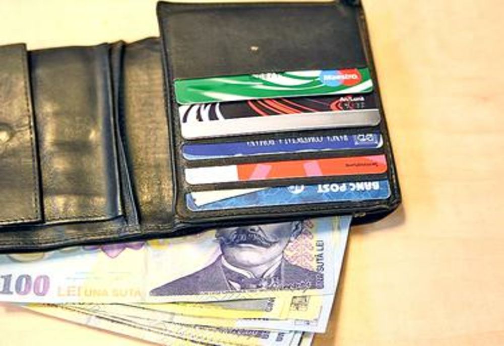 A furat cardul dintr-un portofel pierdut și a sustras 3000 de lei