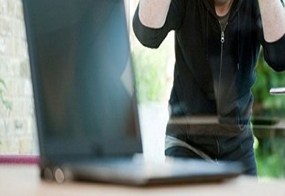 A fost prins de poliție după ce a furat un laptop