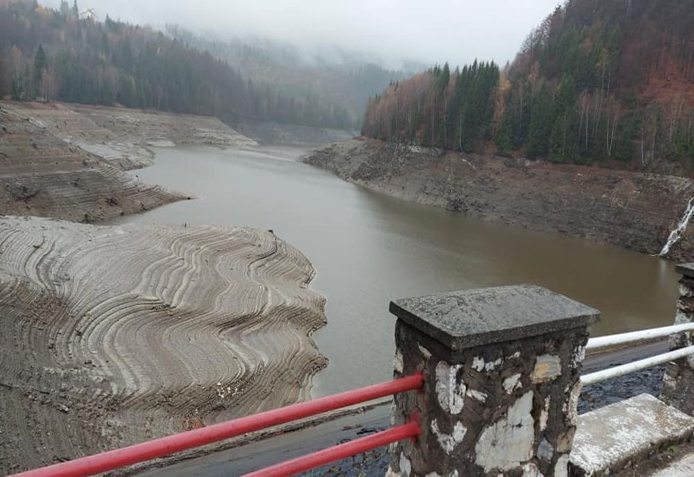 Construcţiile cu rol de apărare împotriva inundaţiilor, verificate de specialiştii Apelor Române