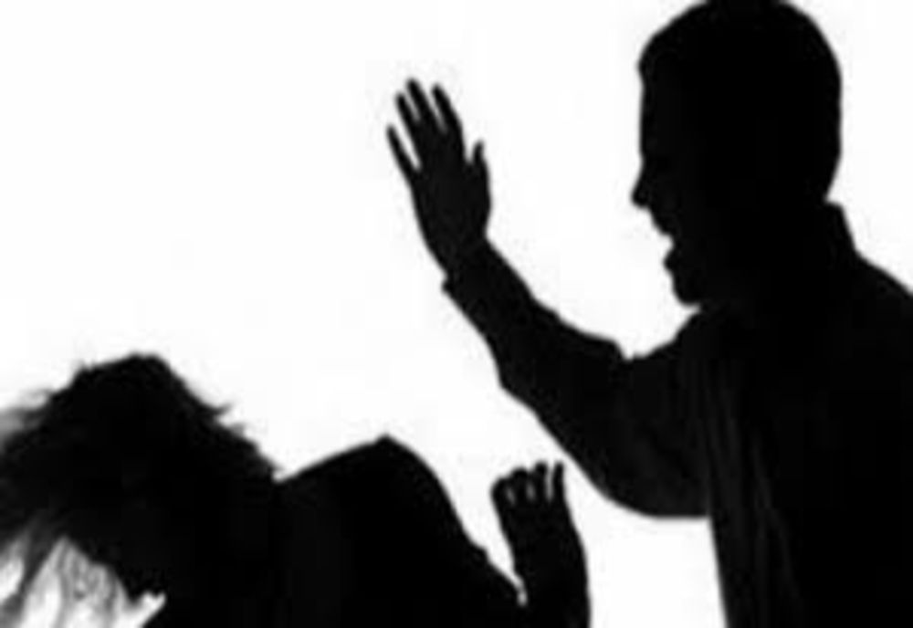 La aproape 70 de ani, și-a luat concubina la bătaie. A fost nevoie de intervenția poliției